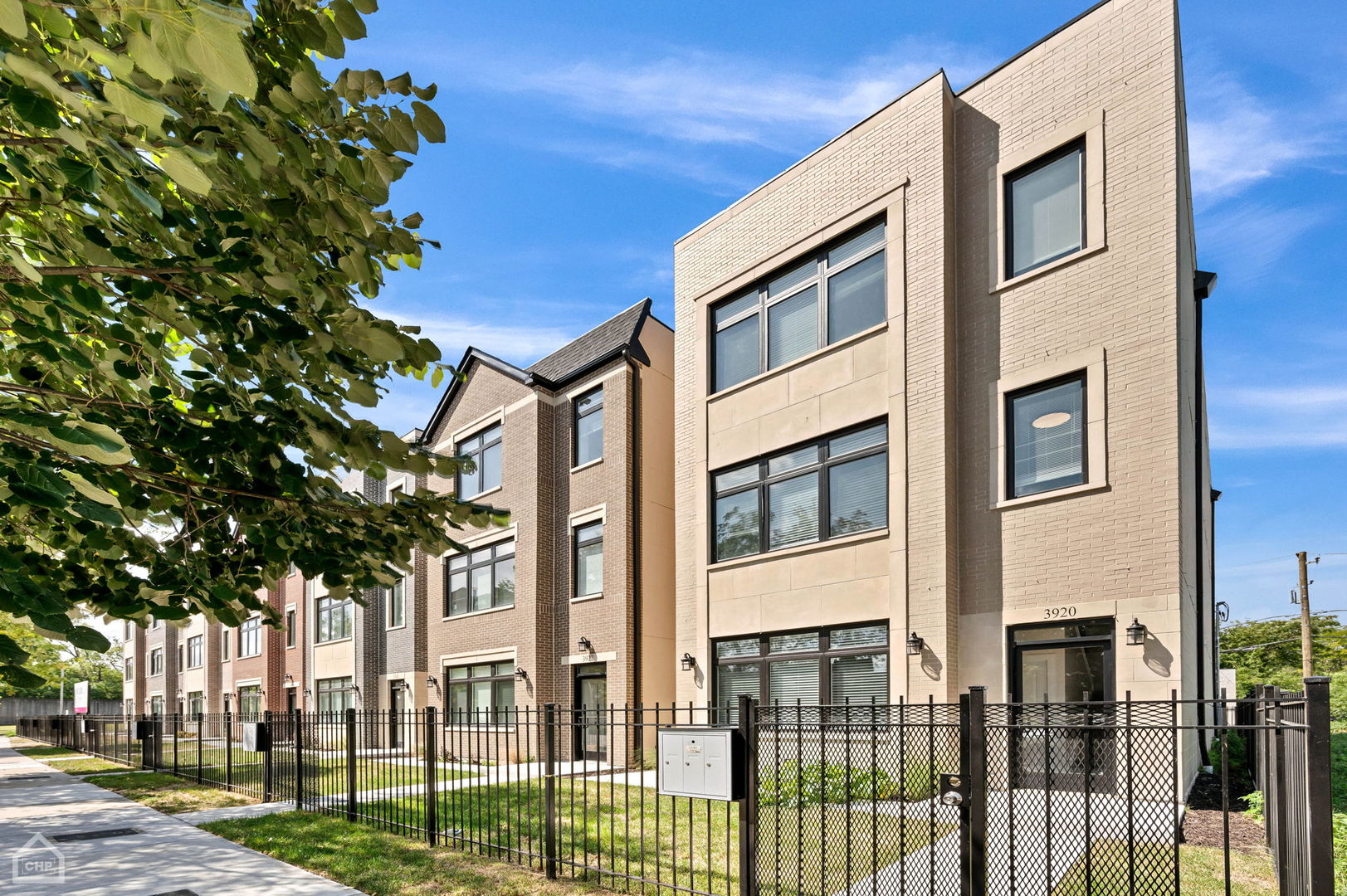 3920-34 S Calumet Avenue Property Photo 6