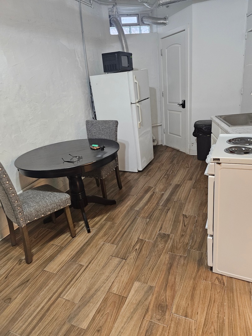 2611 W Peterson Avenue B2 Property Photo 2