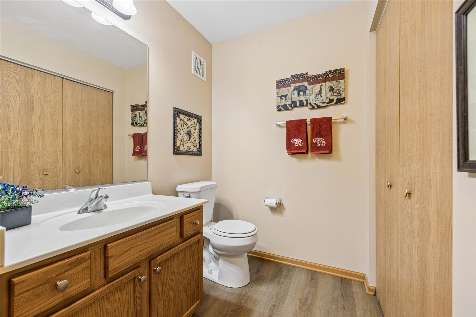 605 Barrington Avenue 332 Property Photo 10