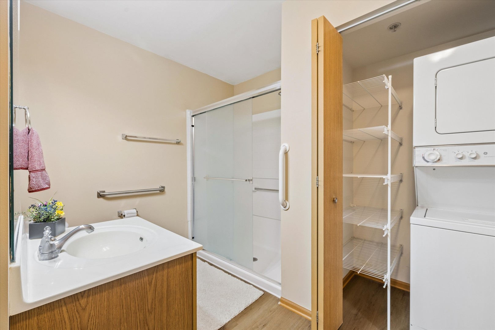 605 Barrington Avenue 332 Property Photo 13