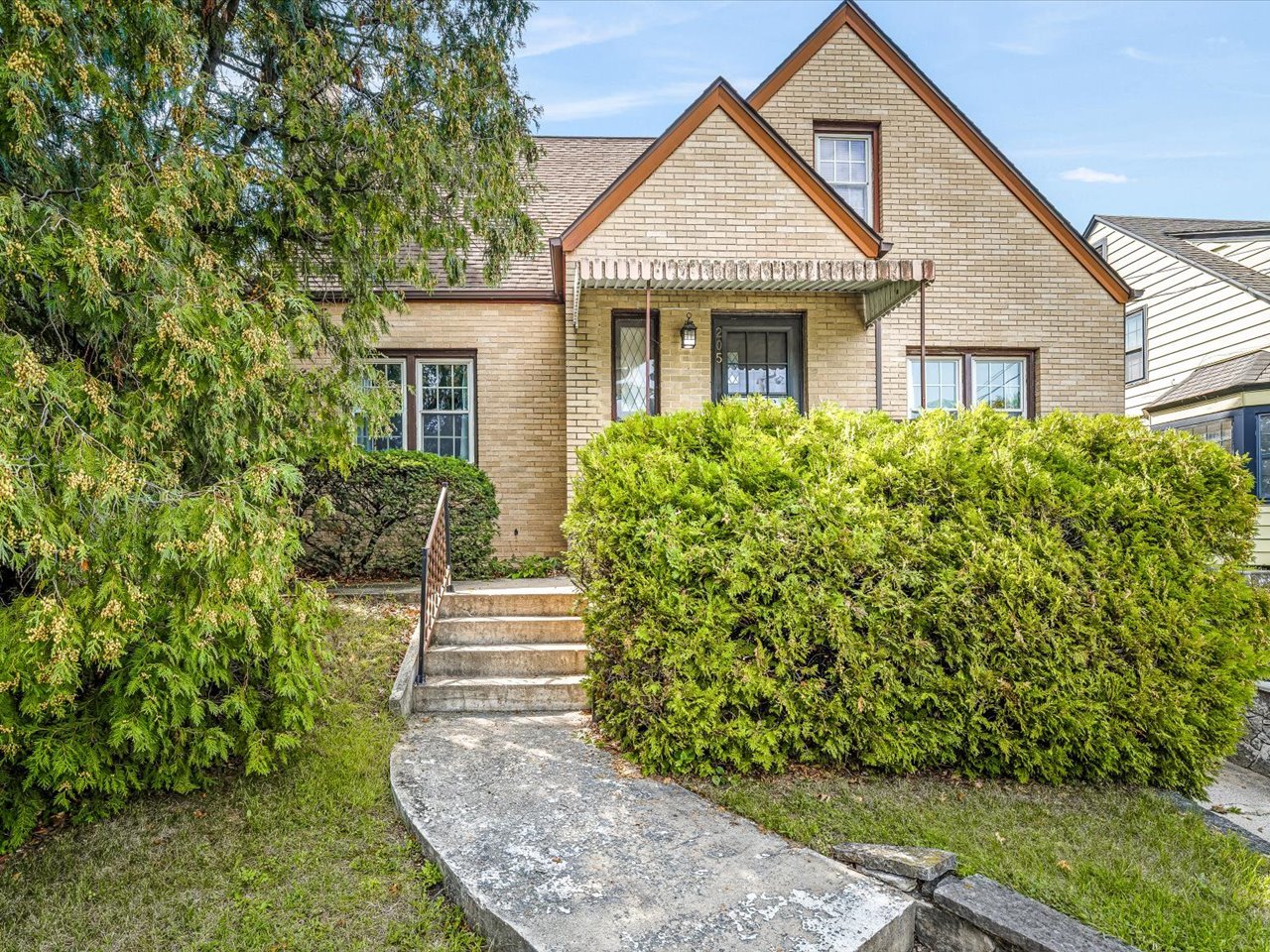 205 Saint Louis Avenue Property Photo 3