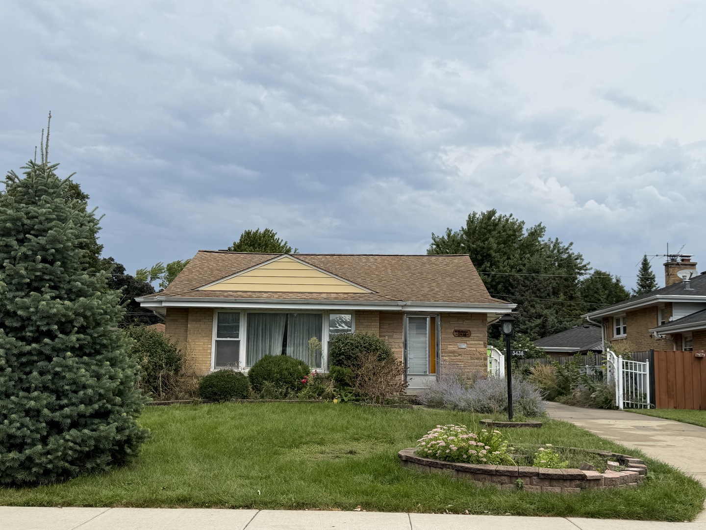 5438 N Harvard Terrace Property Photo 1