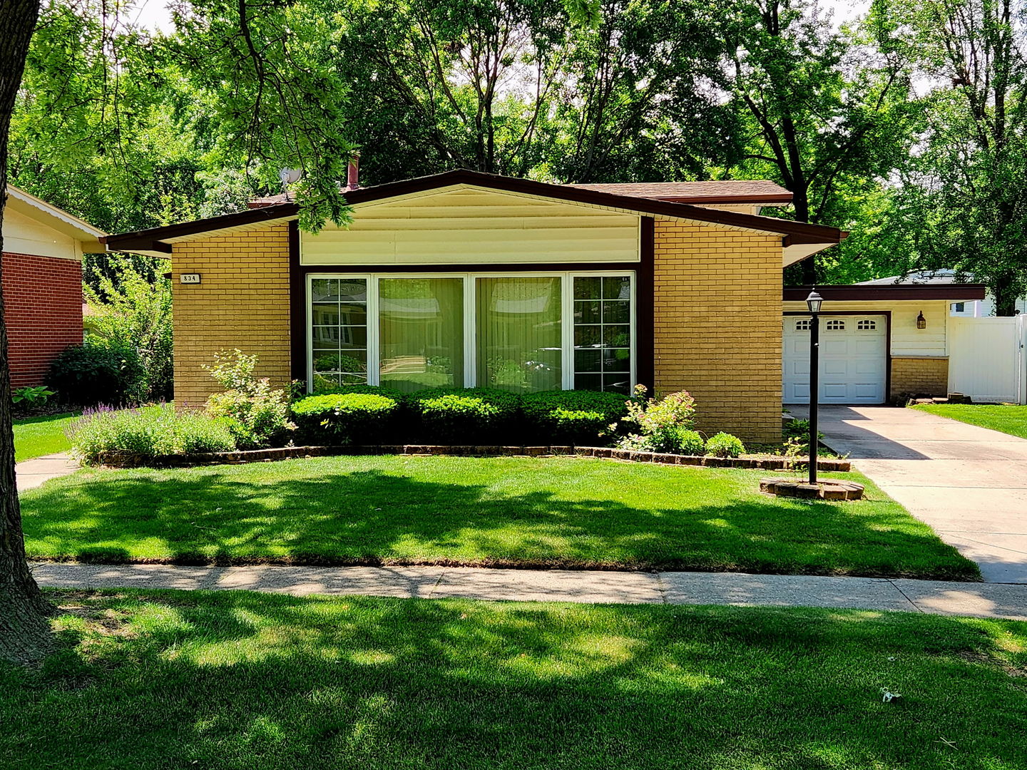 834 N Rainbow Drive Property Photo 1