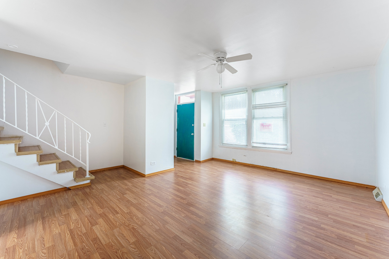 1370 Fargo Avenue E Property Photo 2