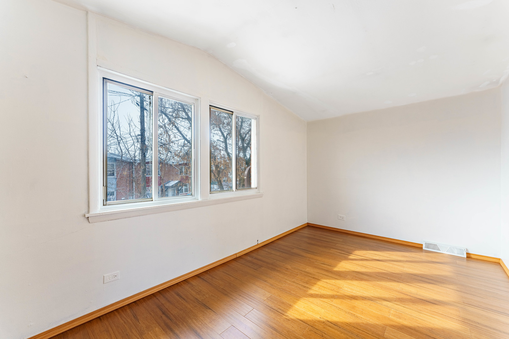 1370 Fargo Avenue E Property Photo 9