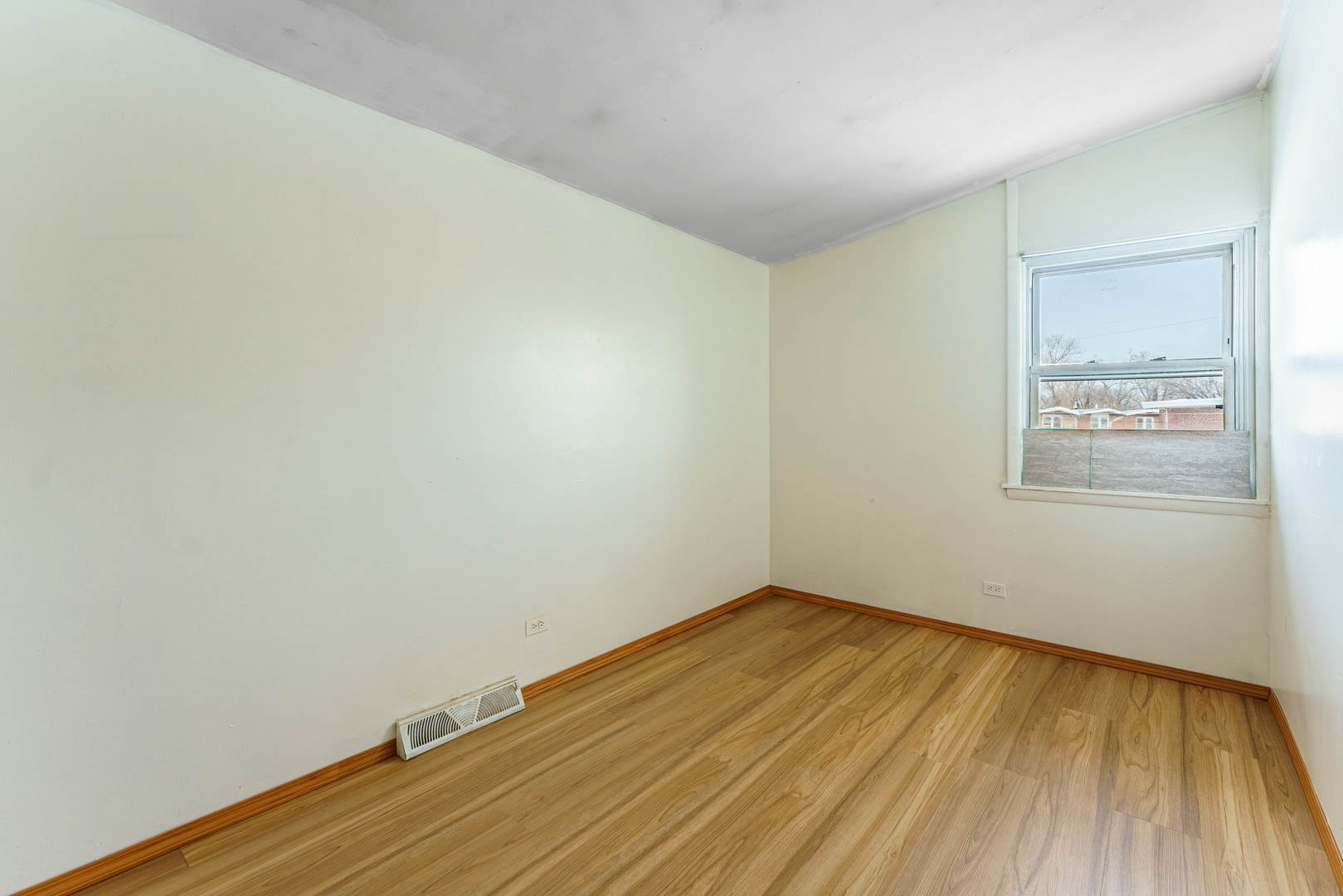 1370 Fargo Avenue E Property Photo 15