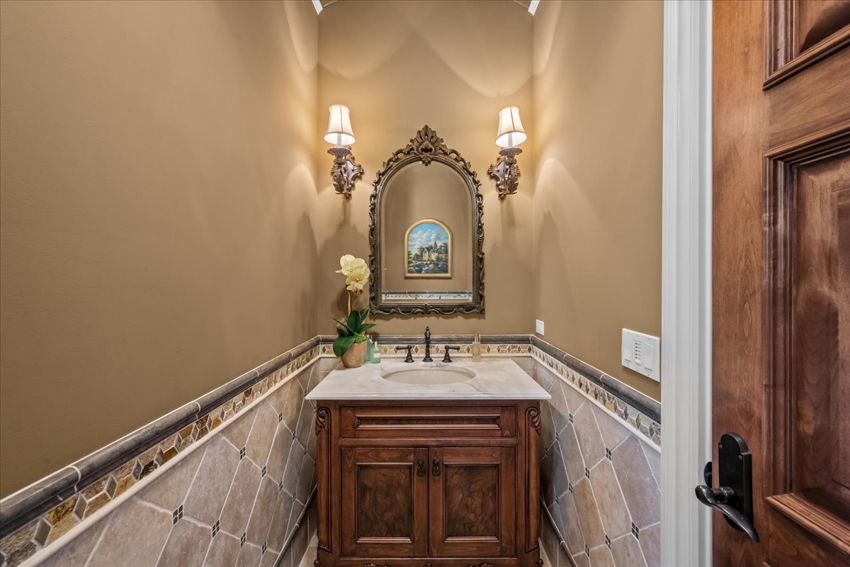 586 Spruce Avenue Property Photo 10