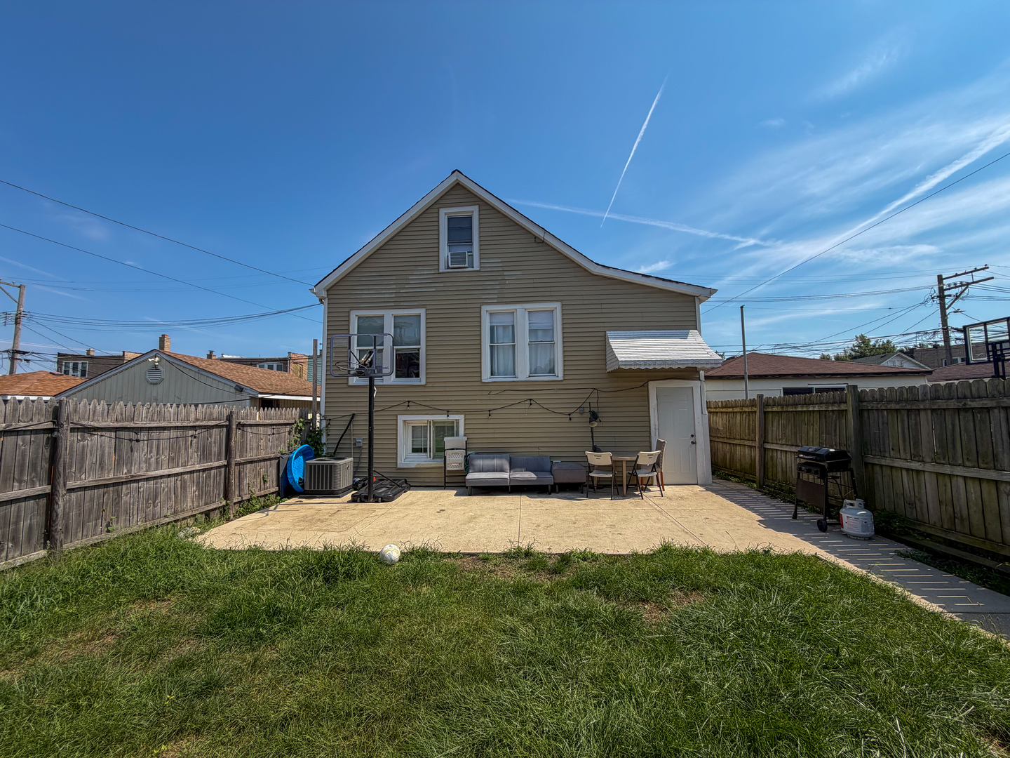 2329 N Mcvicker Avenue Property Photo 1