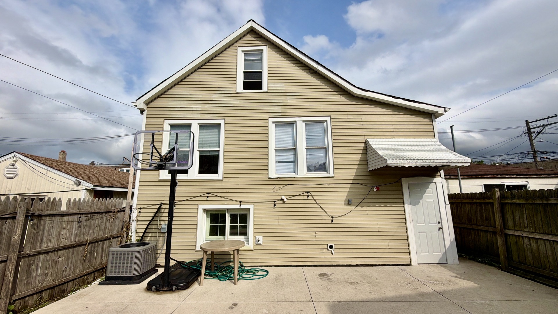2329 N Mcvicker Avenue Property Photo 1