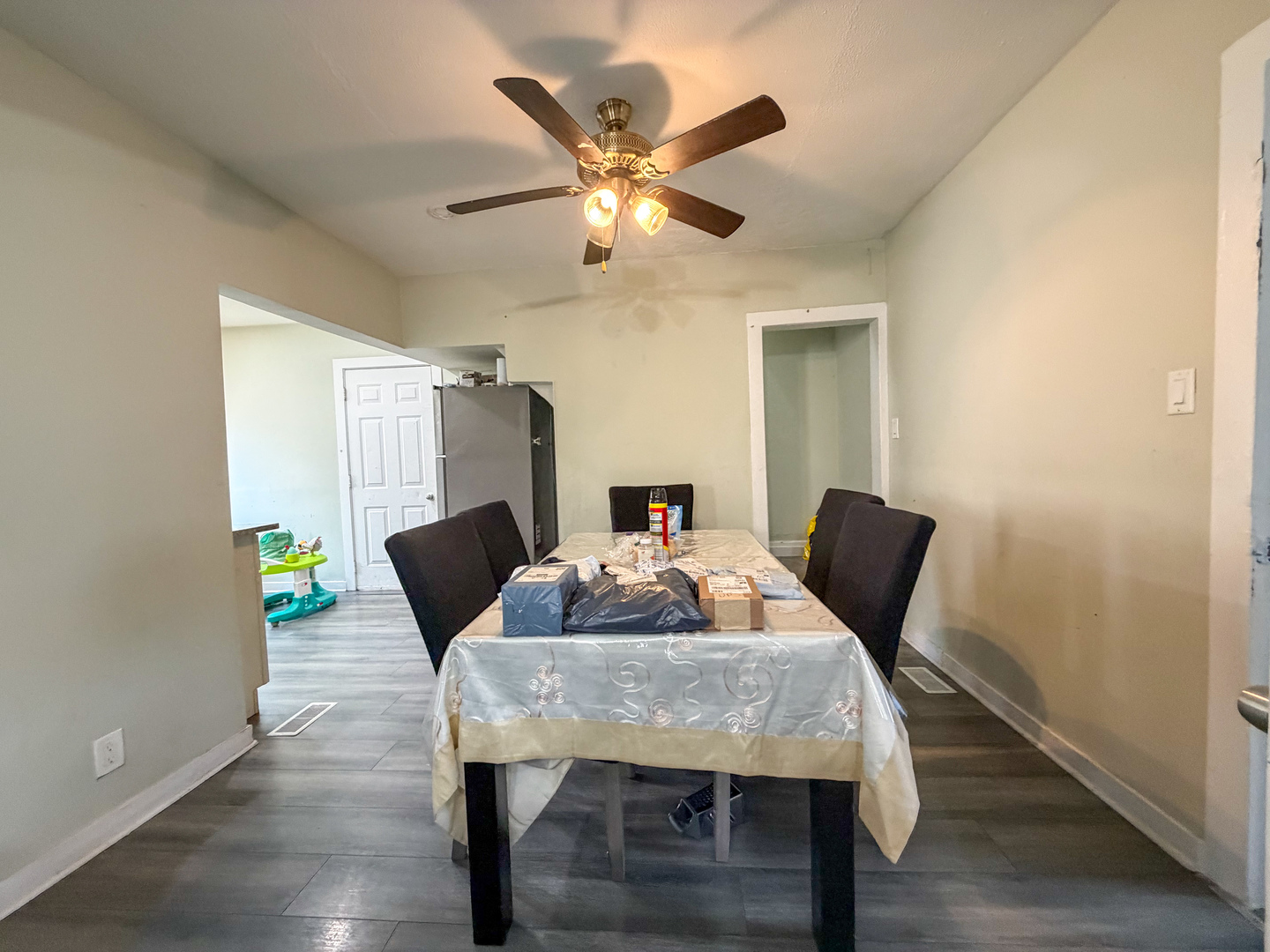 2329 N Mcvicker Avenue Property Photo 5