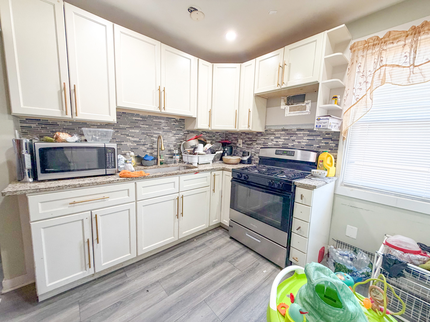 2329 N Mcvicker Avenue Property Photo 7