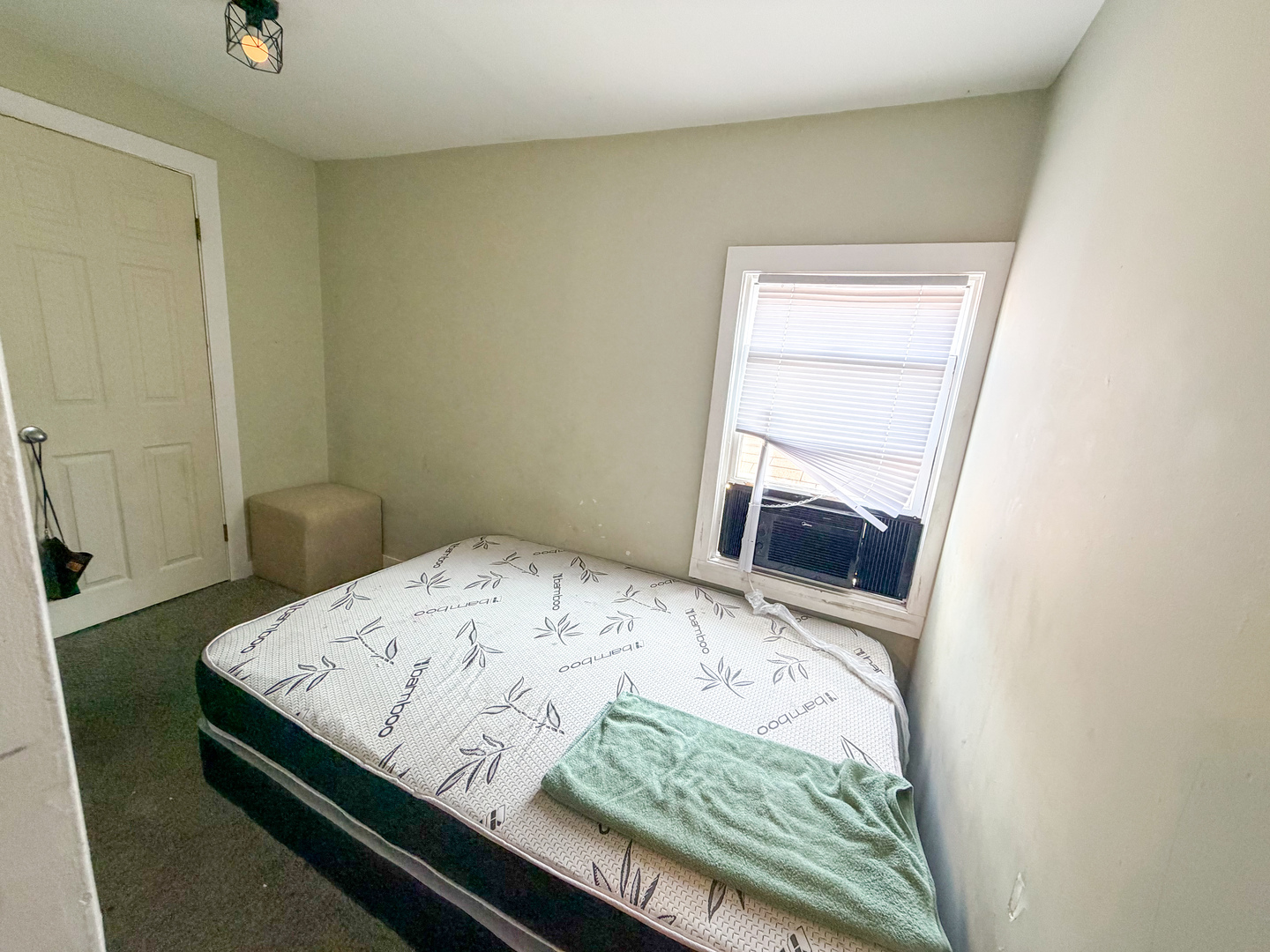 2329 N Mcvicker Avenue Property Photo 9