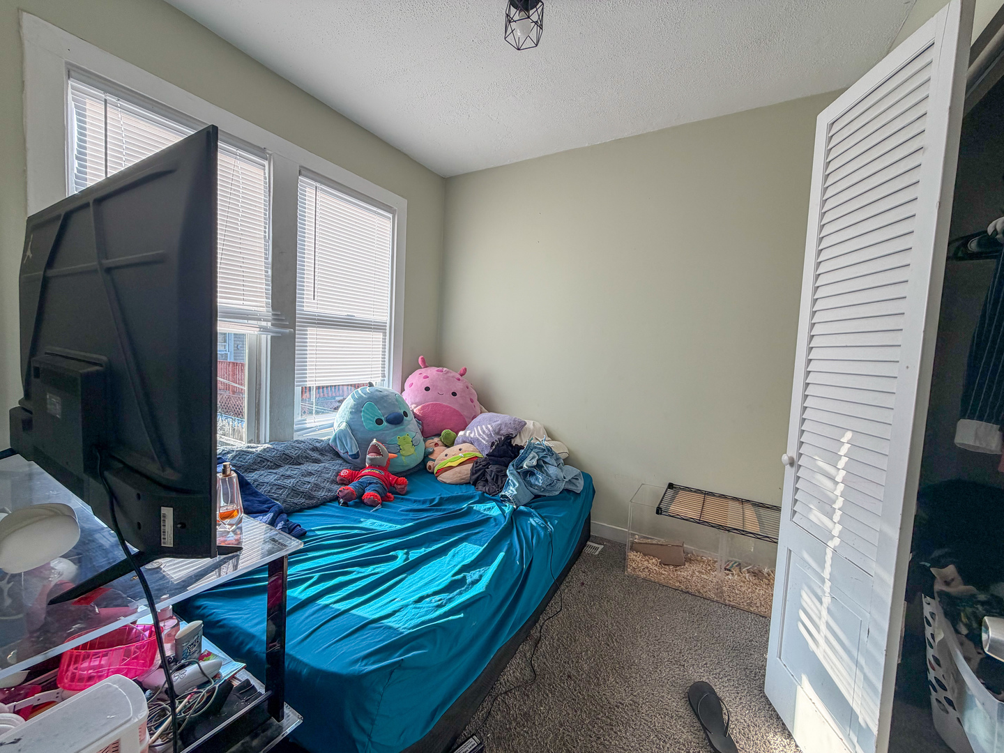 2329 N Mcvicker Avenue Property Photo 10