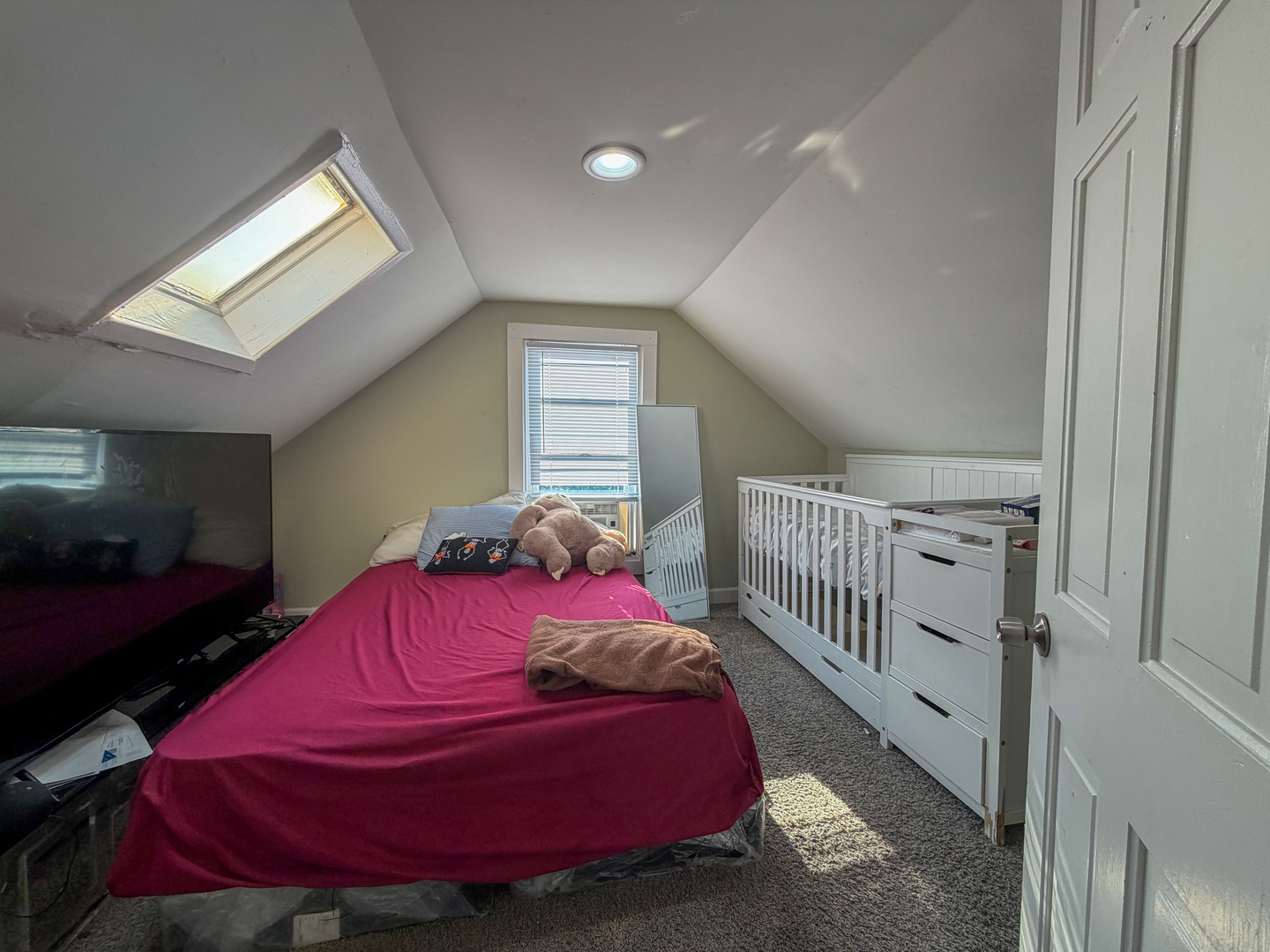 2329 N Mcvicker Avenue Property Photo 13