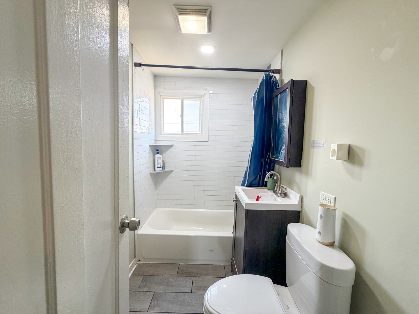 2329 N Mcvicker Avenue Property Photo 17