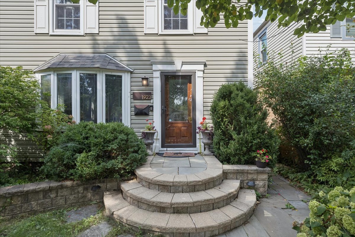 1923 Warren Street Property Photo 1