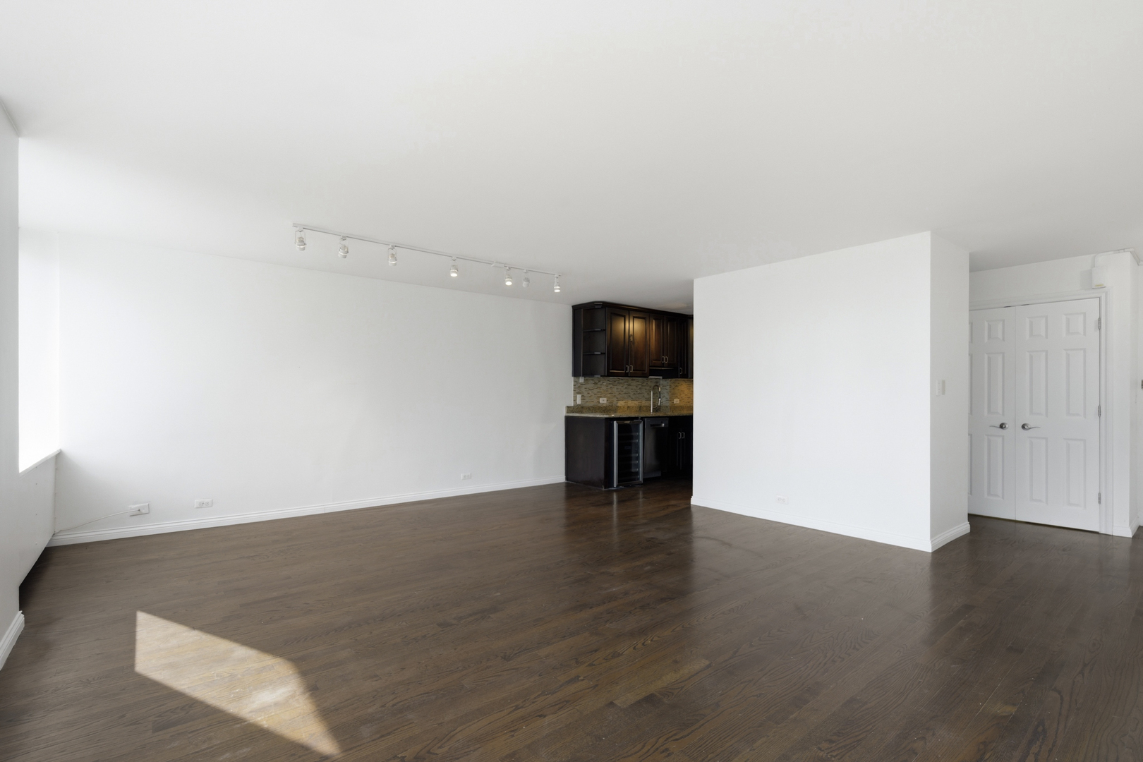 4250 N Marine Drive 2731 Property Photo 4