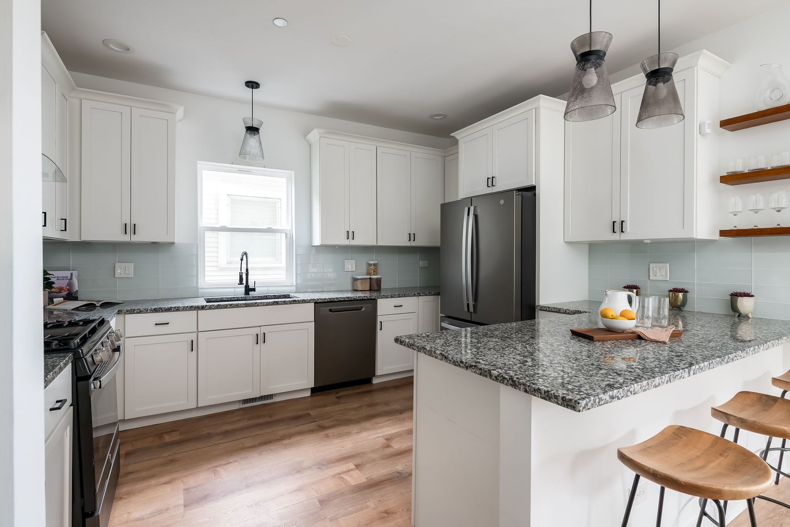 1154 S Elmwood Avenue Property Photo 8