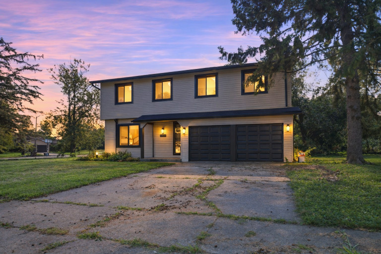 1043 Ashridge Lane Property Photo 1