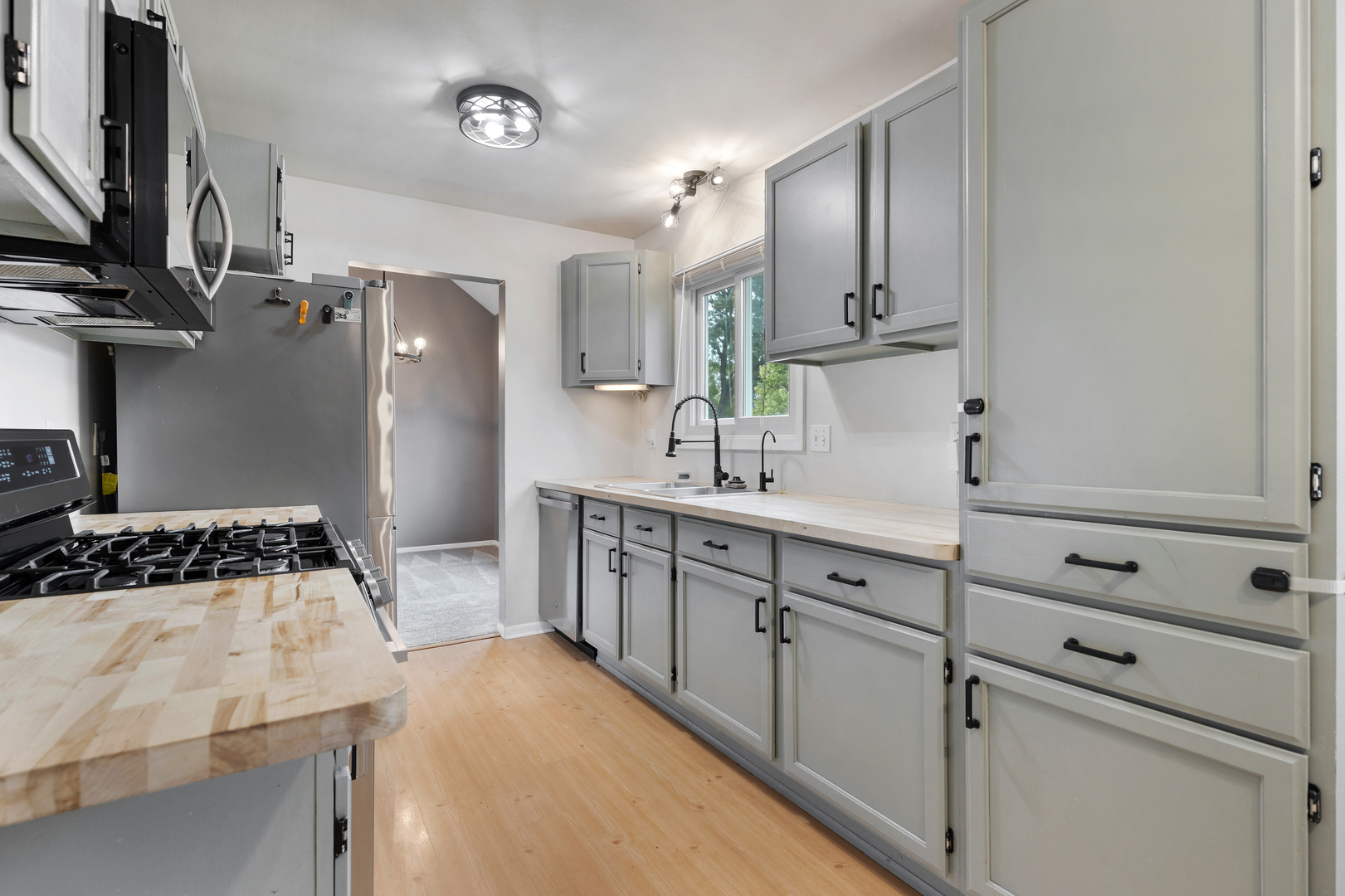 1102 Amberwood Drive Property Photo 10