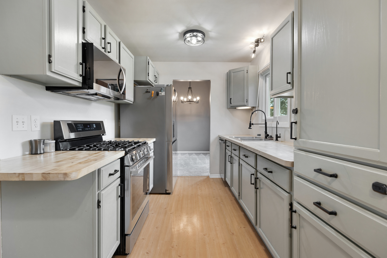 1102 Amberwood Drive Property Photo 11