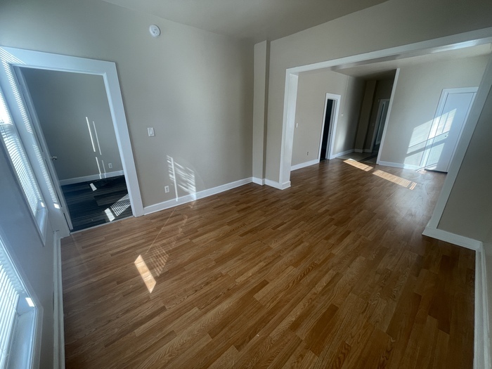 7927 S Parnell Avenue Property Photo 4