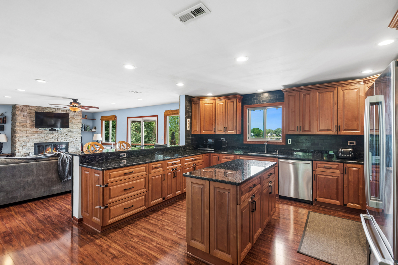 2202 Lake Shore Drive Property Photo 4