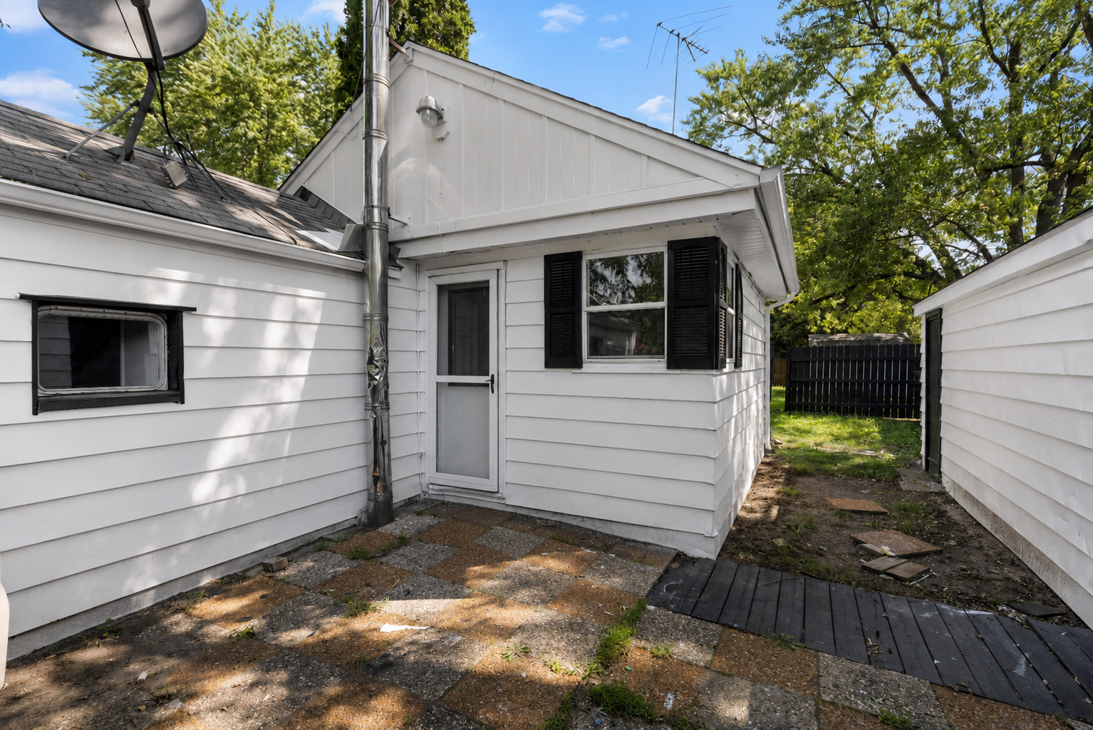 3226 8th Street Property Photo 2