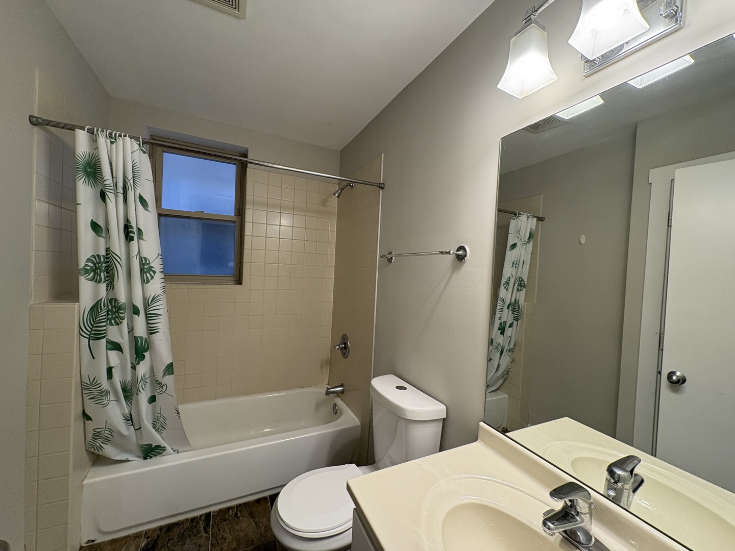 1649 W Pratt Boulevard 1a Property Photo 7
