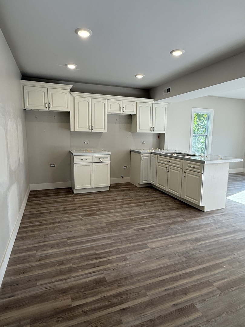 16901 Crane Avenue Property Photo 6