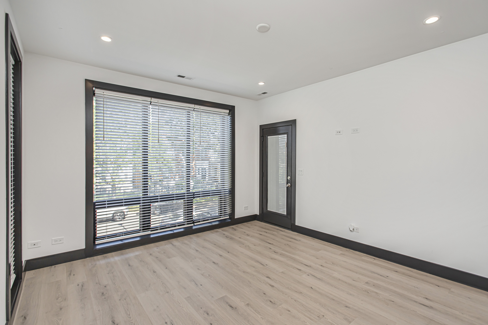 6500 S Ingleside Avenue 3 Property Photo 2