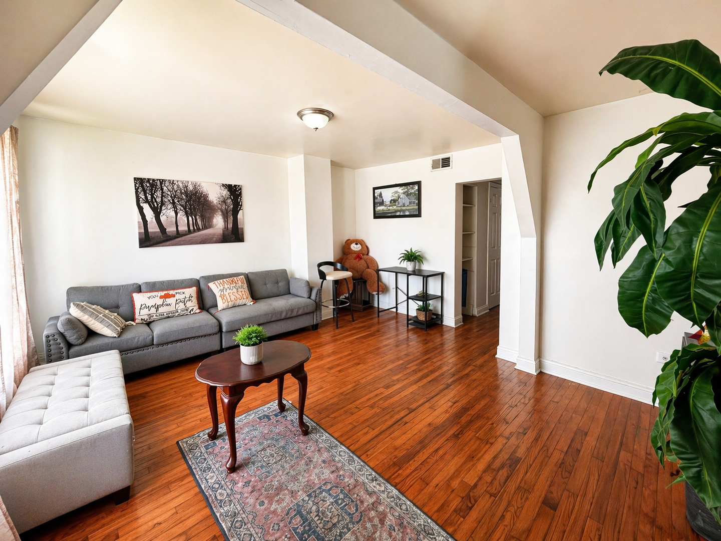 2412 N Lorel Avenue Property Photo 4