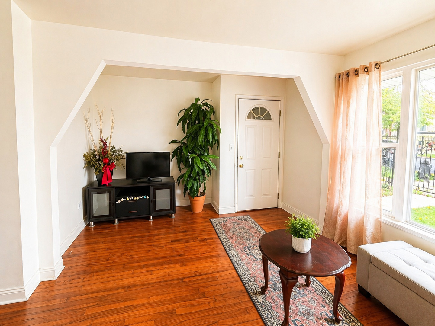 2412 N Lorel Avenue Property Photo 6