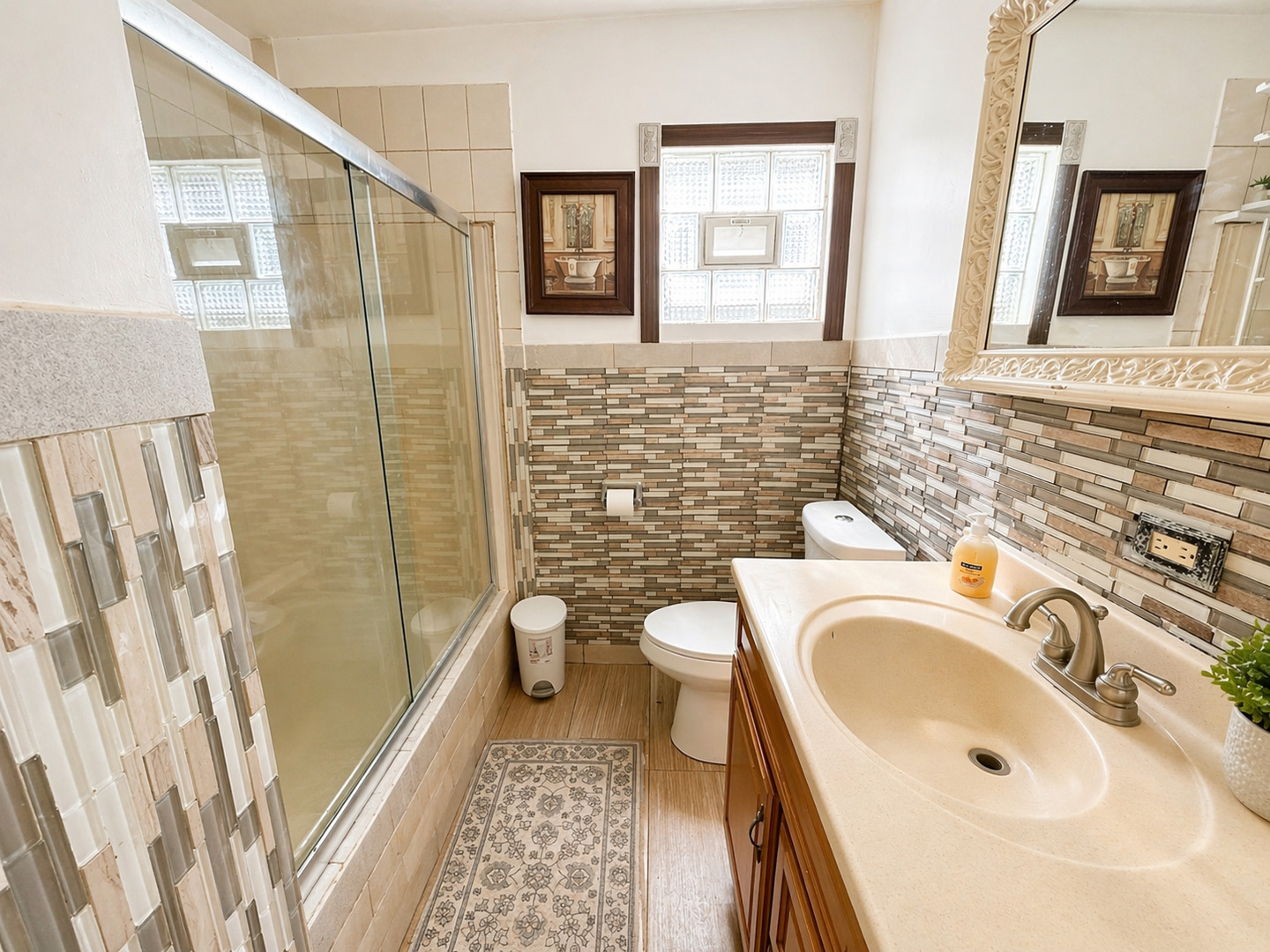 2412 N Lorel Avenue Property Photo 9