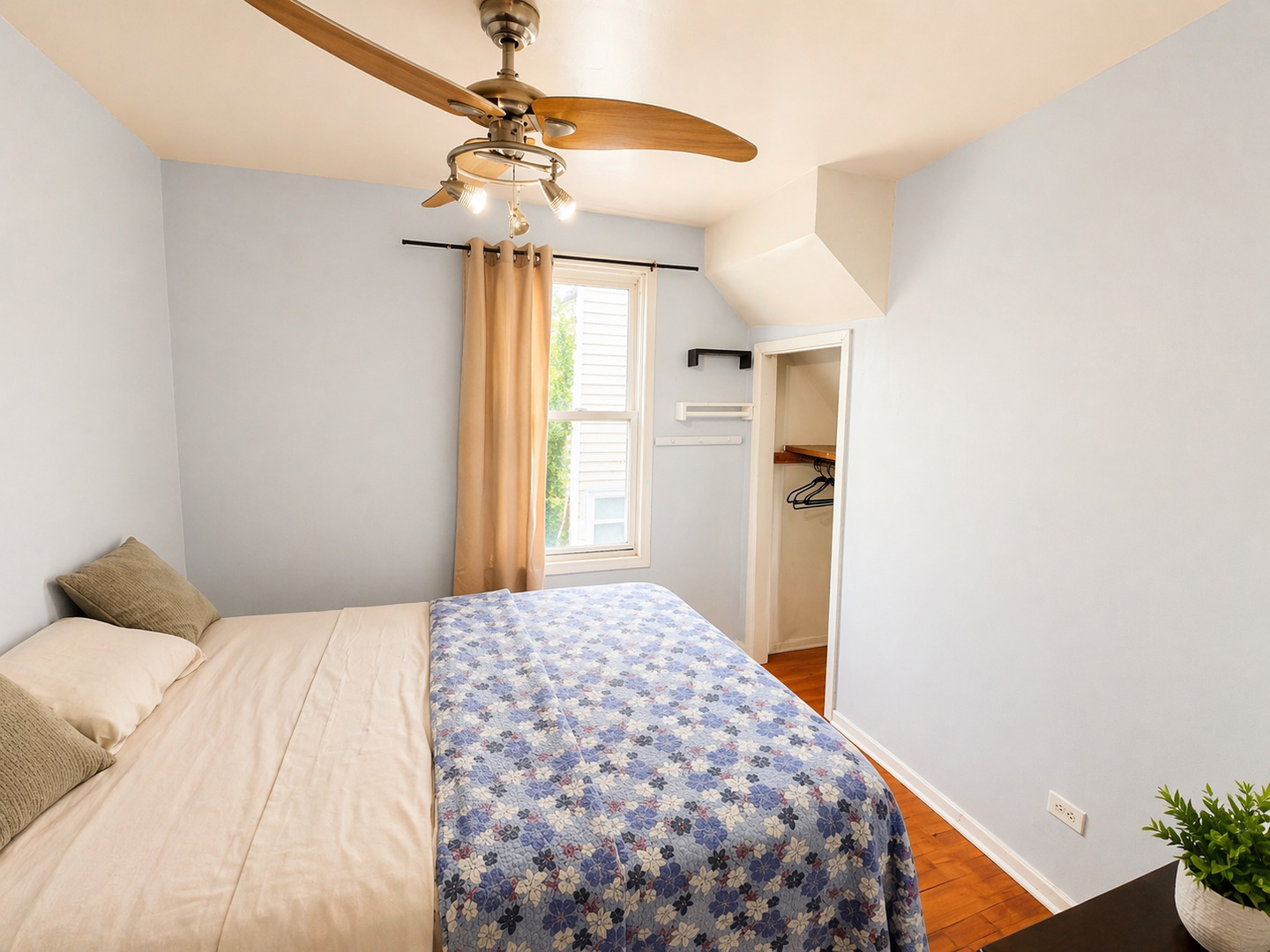 2412 N Lorel Avenue Property Photo 10