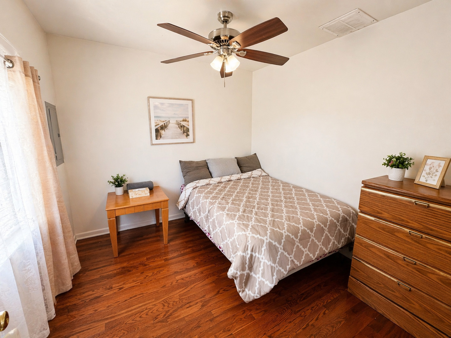 2412 N Lorel Avenue Property Photo 17