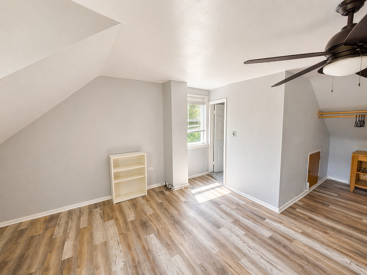 2412 N Lorel Avenue Property Photo 18