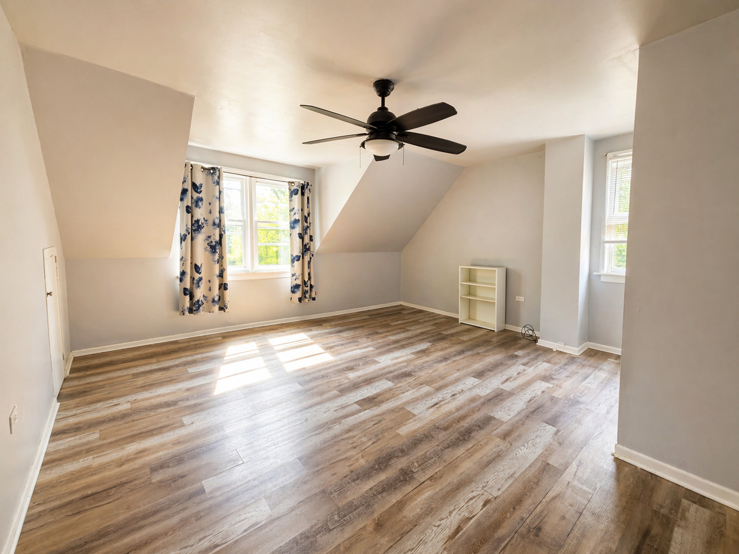 2412 N Lorel Avenue Property Photo 19