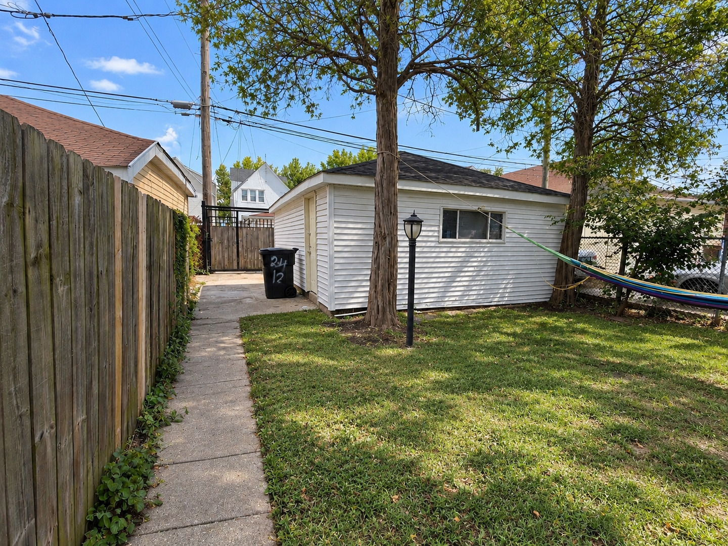 2412 N Lorel Avenue Property Photo 20