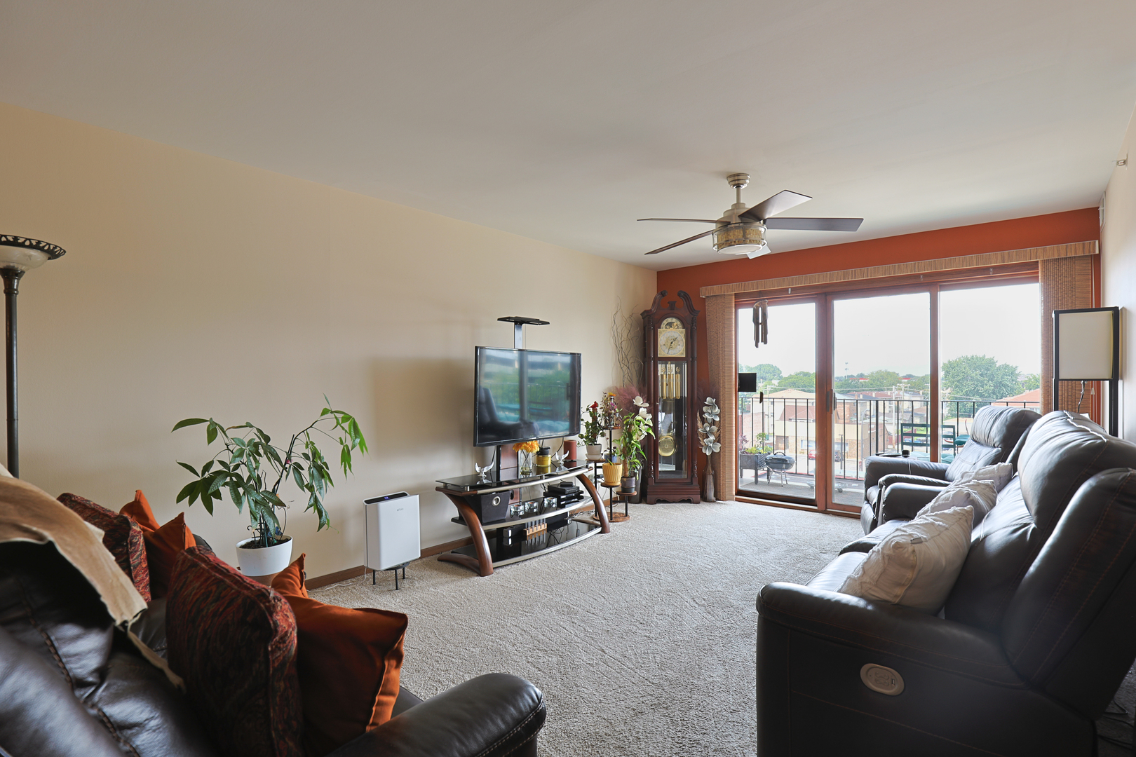 9510 S Kolmar Avenue 408 Property Photo 9