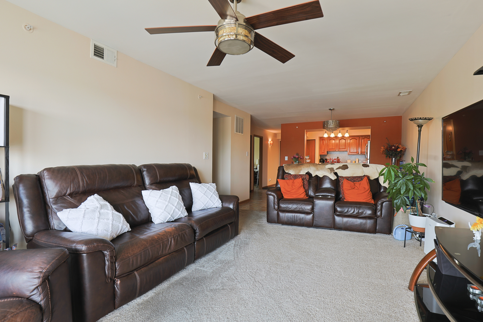 9510 S Kolmar Avenue 408 Property Photo 10