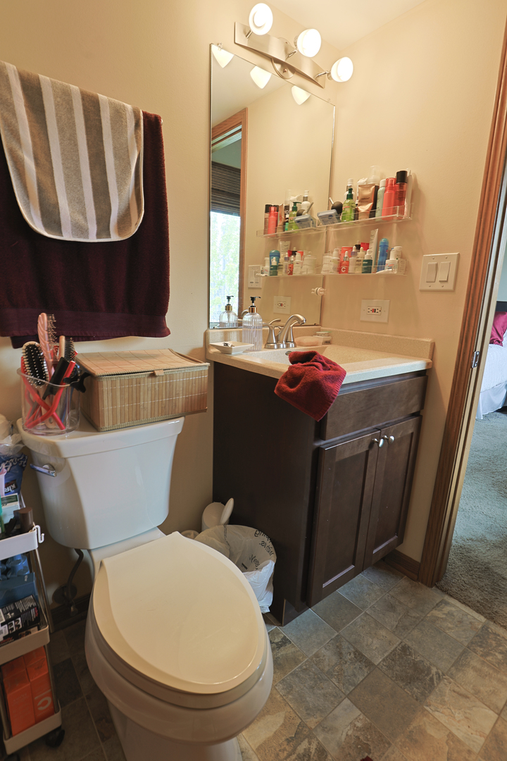 9510 S Kolmar Avenue 408 Property Photo 16