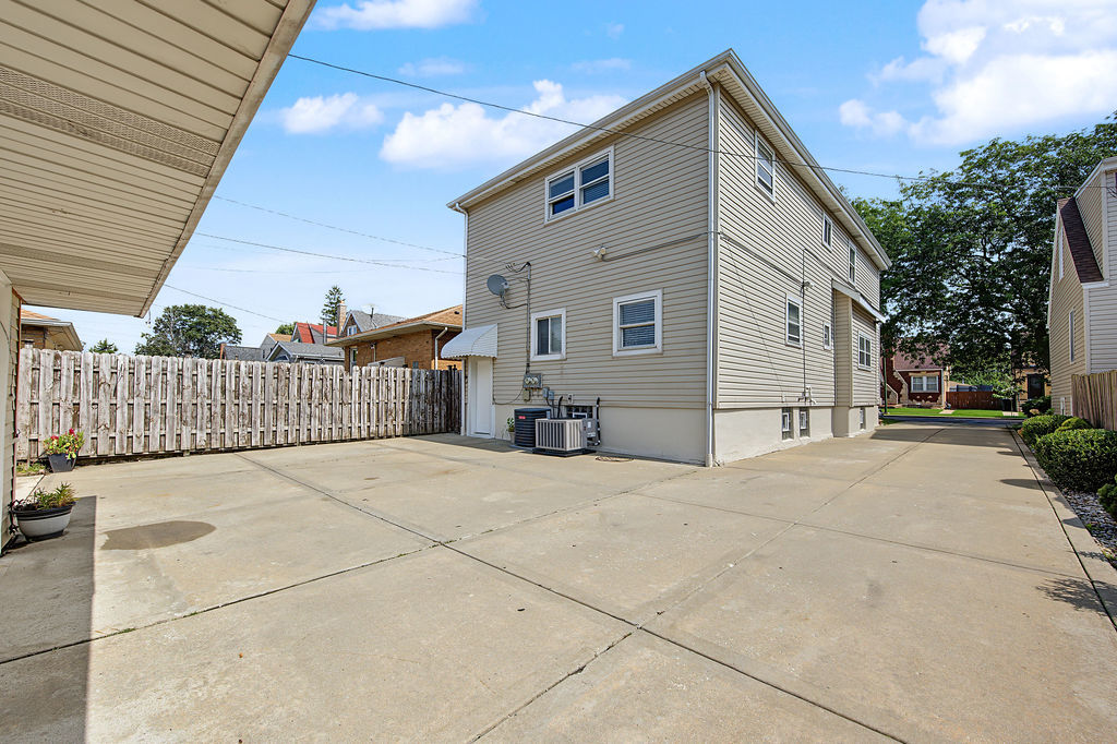 13148 S Escanaba Avenue Property Photo 45