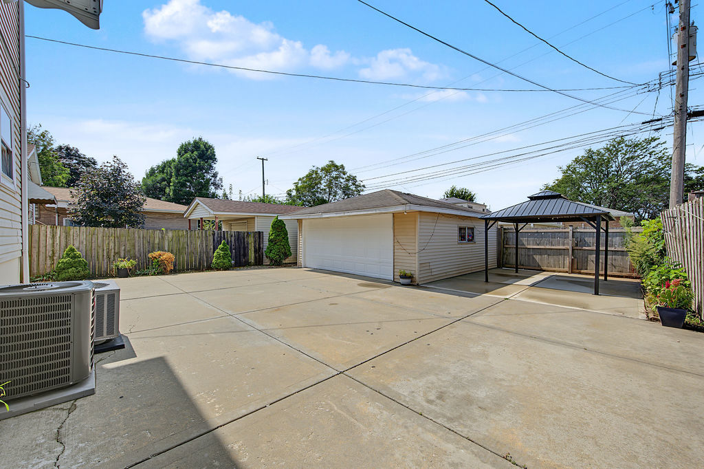 13148 S Escanaba Avenue Property Photo 46