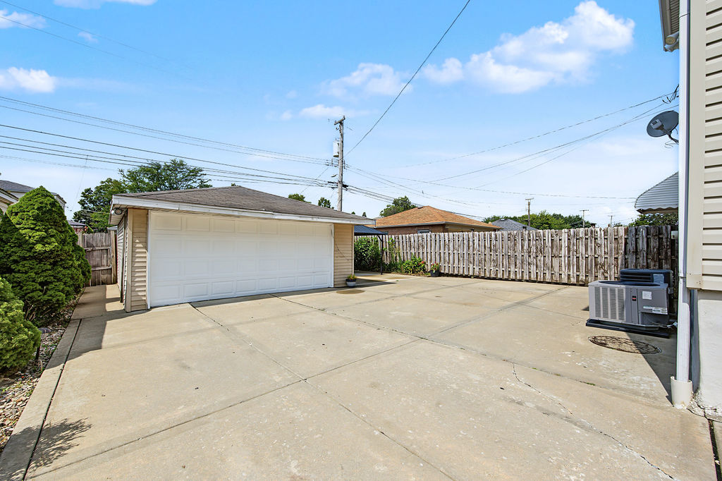 13148 S Escanaba Avenue Property Photo 47