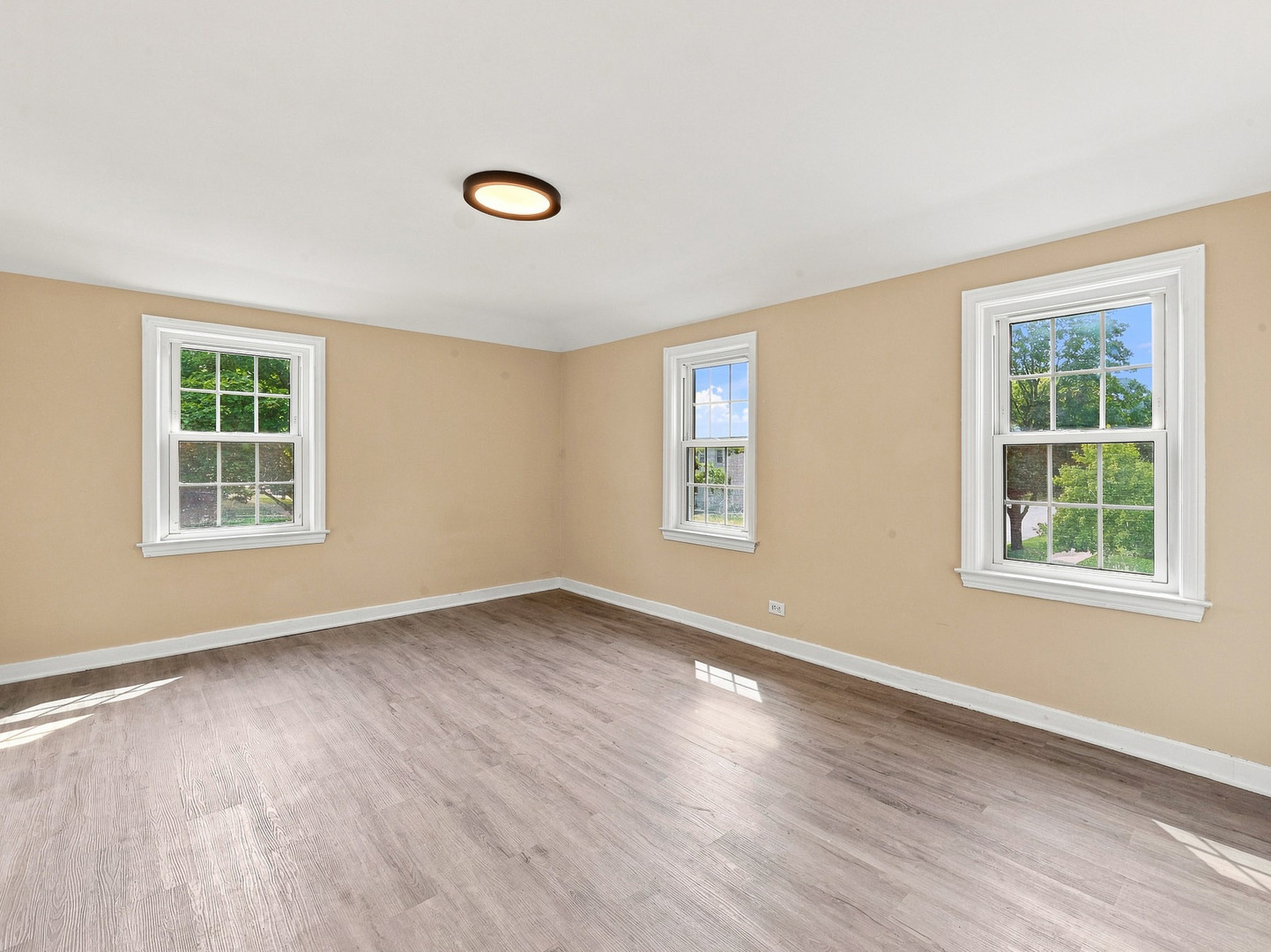 3331 S 56th Court Property Photo 15