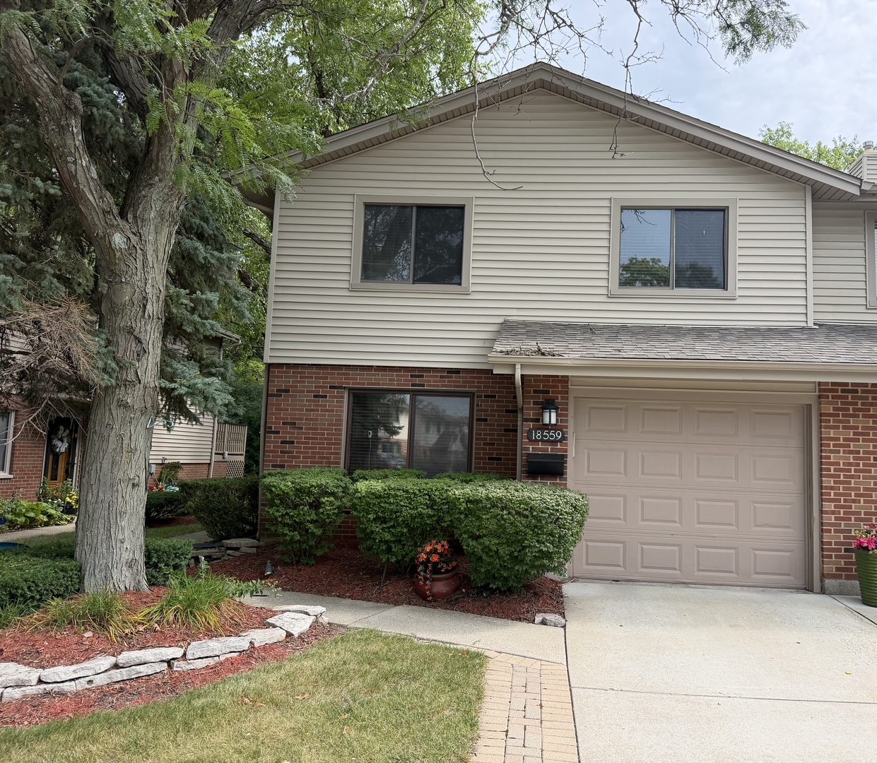 18559 Meadow Lane Property Photo 1