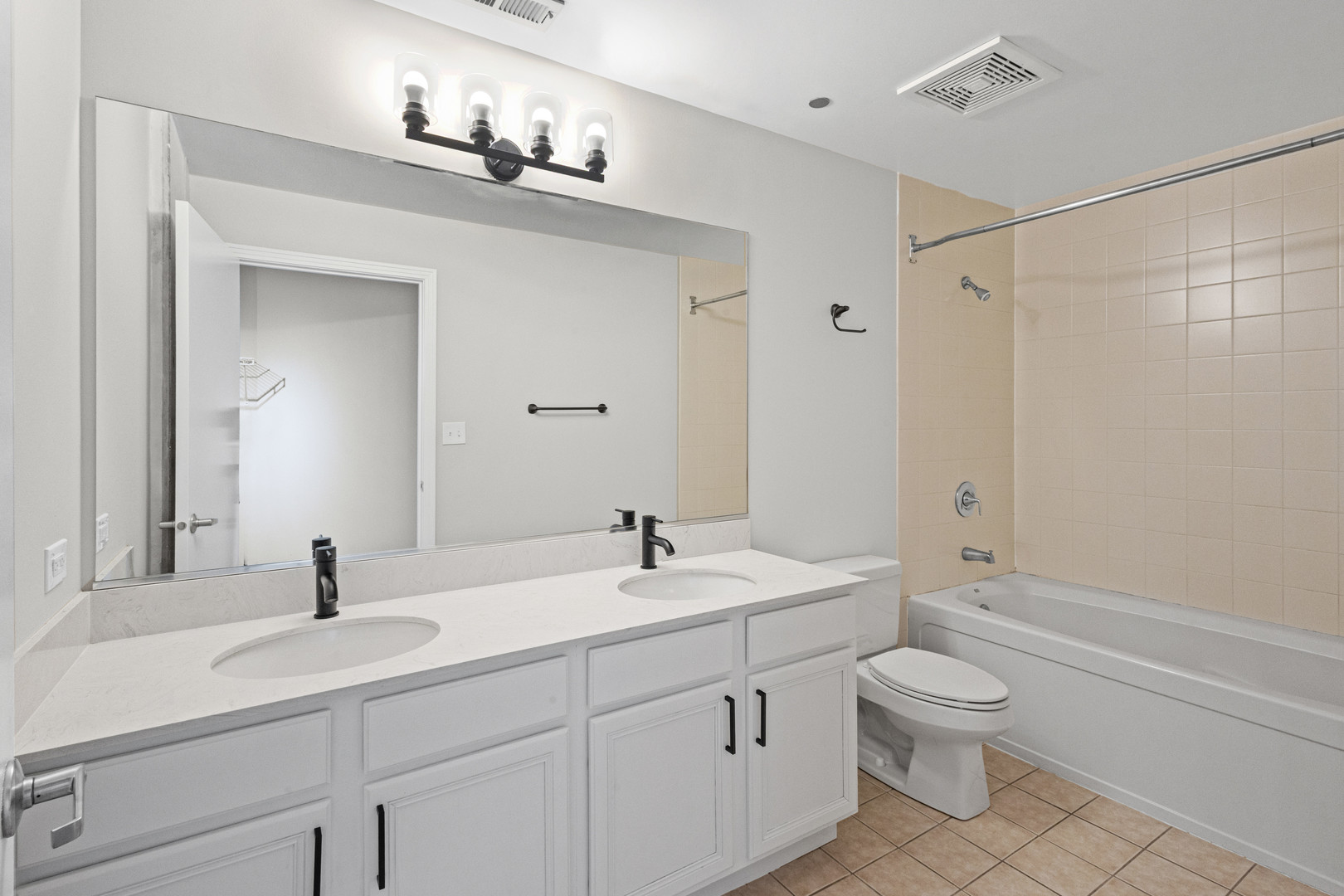 833 W 15th Place 303 Property Photo 13