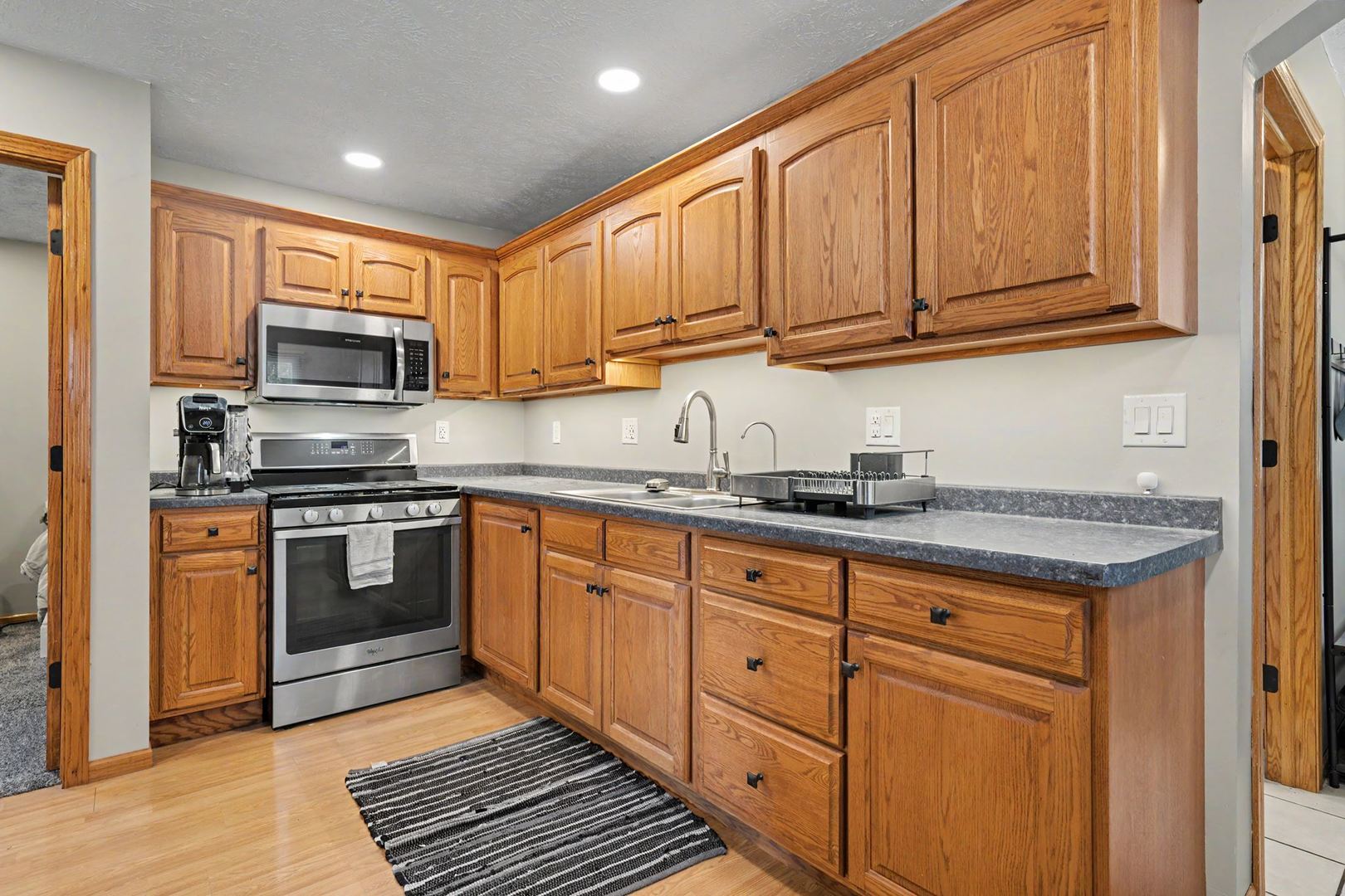327 E John Street Property Photo 9