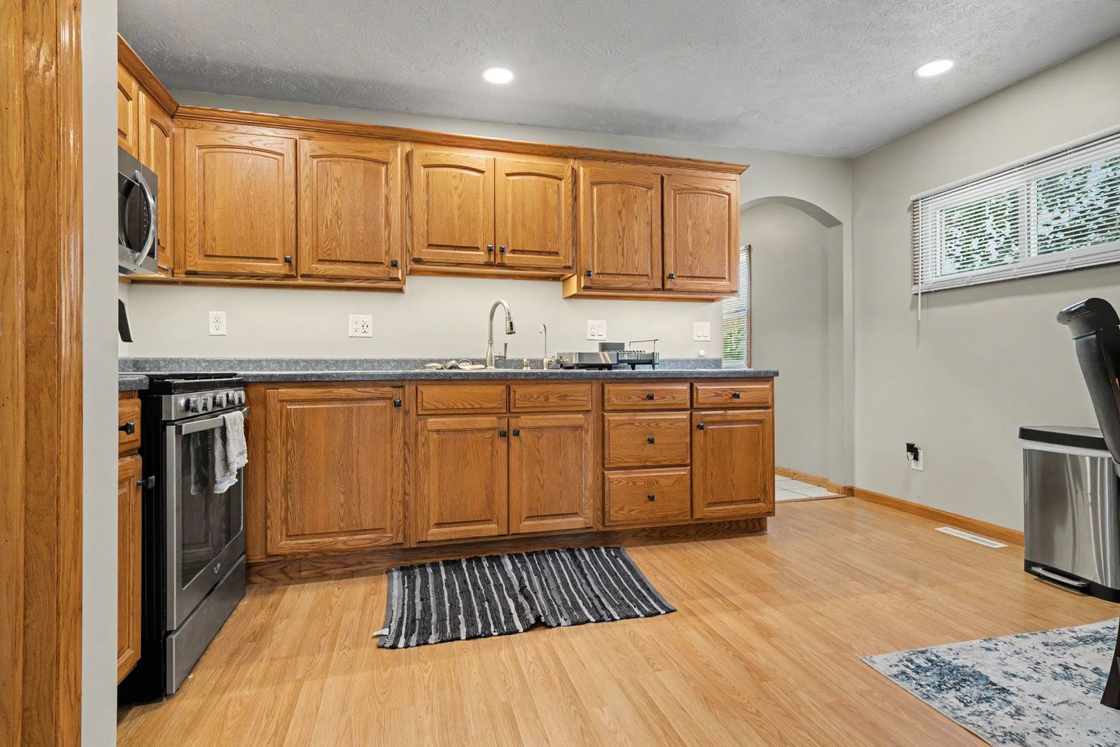 327 E John Street Property Photo 11